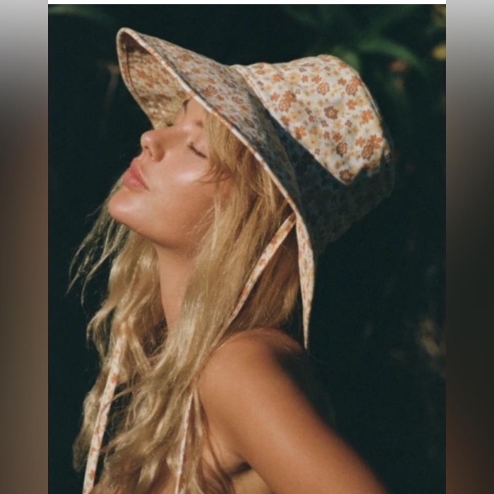 NWT Lack of Color Holiday Bucket Hat in Peach Bloom L/XL Sold at Free People
